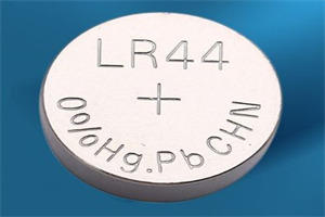 Hvad er et LR44 -batteri?