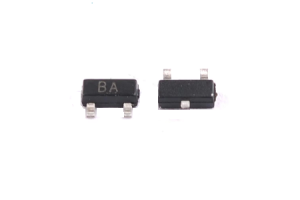 A1015 PNP -transistor: pinout og specifikationer